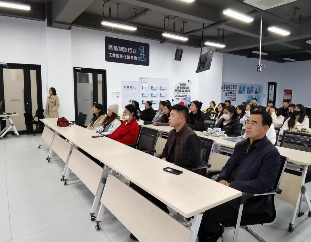 深化校企合作，助力就業(yè)新篇章 財經(jīng)學(xué)院攜手煙臺開發(fā)區(qū)開啟人工智能軟件開發(fā)實習(xí)之旅